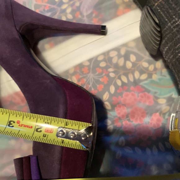 SOLD-SOLD-SOLD Stuart Weitzman gray plaid ONLY-$15 - Picture 3 of 9